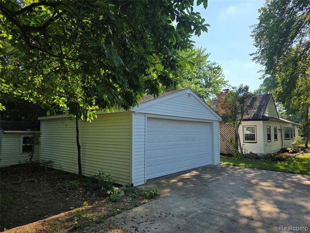 32251 Elmwood Street, Garden City, MI 48135