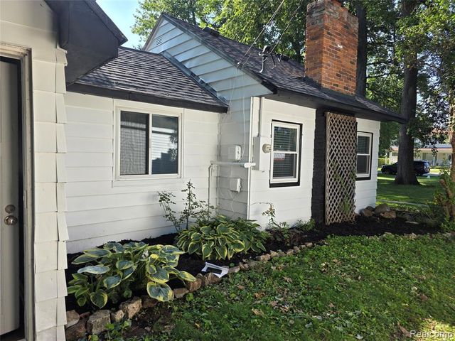 32251 Elmwood Street, Garden City, MI 48135