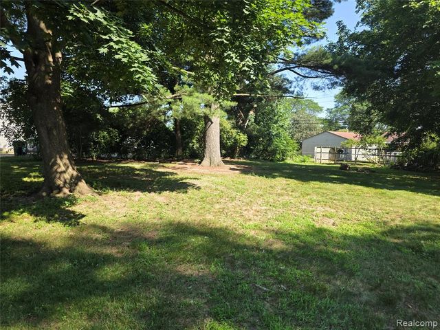 32251 Elmwood Street, Garden City, MI 48135