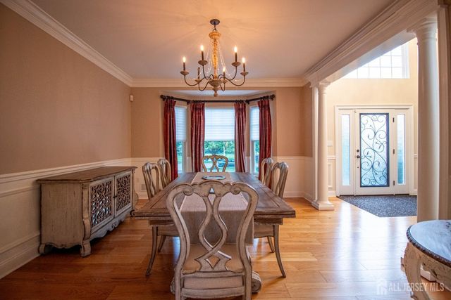 9 Pondview Drive, Tinton Falls, NJ 07724