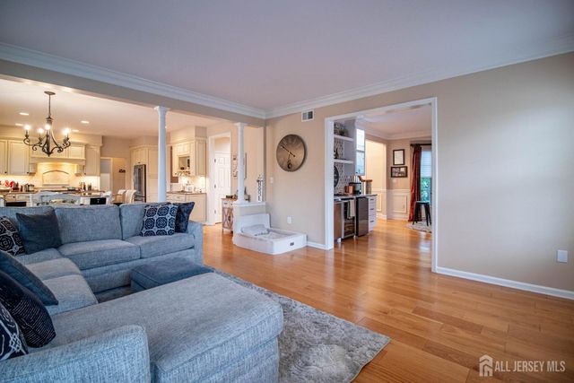 9 Pondview Drive, Tinton Falls, NJ 07724