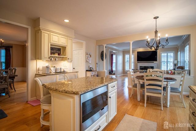 9 Pondview Drive, Tinton Falls, NJ 07724