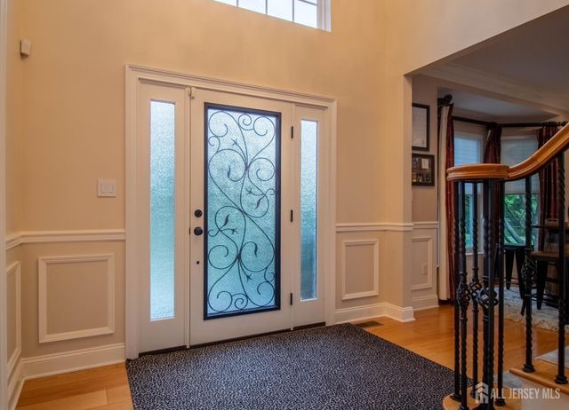 9 Pondview Drive, Tinton Falls, NJ 07724
