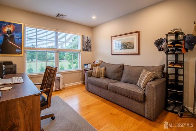 9 Pondview Drive, Tinton Falls, NJ 07724