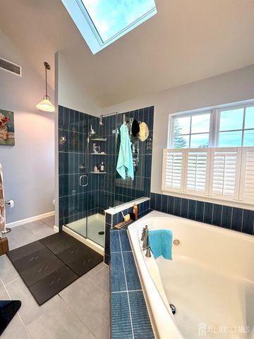 9 Pondview Drive, Tinton Falls, NJ 07724