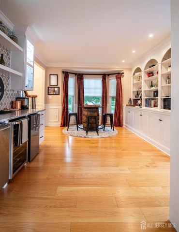 9 Pondview Drive, Tinton Falls, NJ 07724