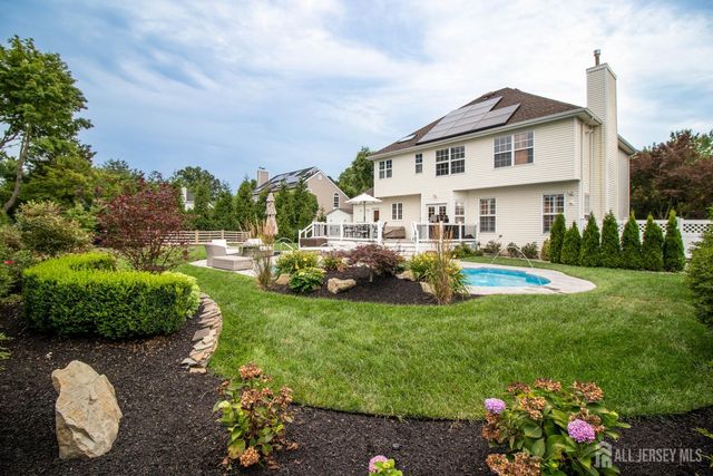 9 Pondview Drive, Tinton Falls, NJ 07724