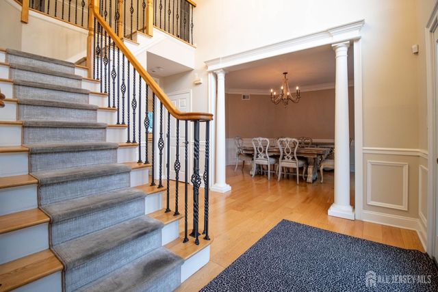 9 Pondview Drive, Tinton Falls, NJ 07724