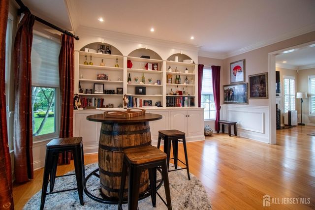 9 Pondview Drive, Tinton Falls, NJ 07724