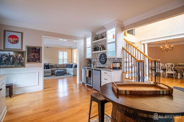 9 Pondview Drive, Tinton Falls, NJ 07724