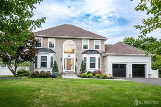 9 Pondview Drive, Tinton Falls, NJ 07724