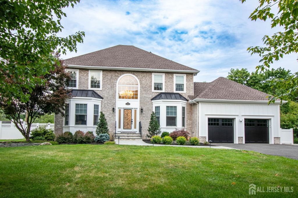 9 Pondview Drive, Tinton Falls, NJ 07724