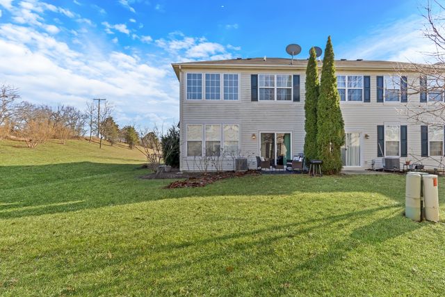 551 S Jade Lane 551, Round Lake, IL 60073