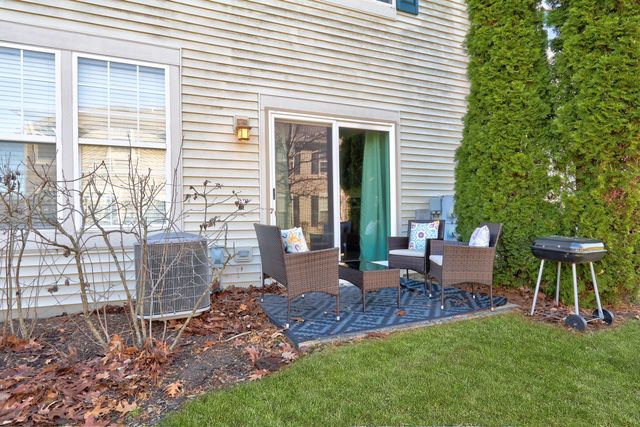 551 S Jade Lane 551, Round Lake, IL 60073