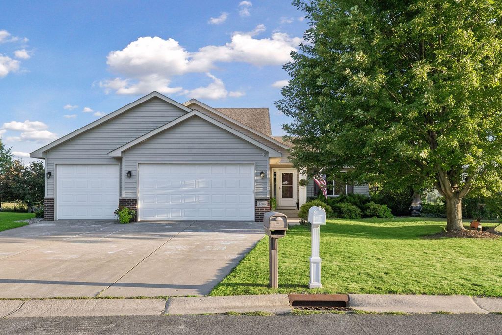 1305 Mulberry Avenue NE, Montgomery, MN 56069 — exterior
