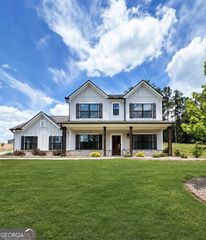 1025 Red Oak Boulevard, Loganville, GA 30052