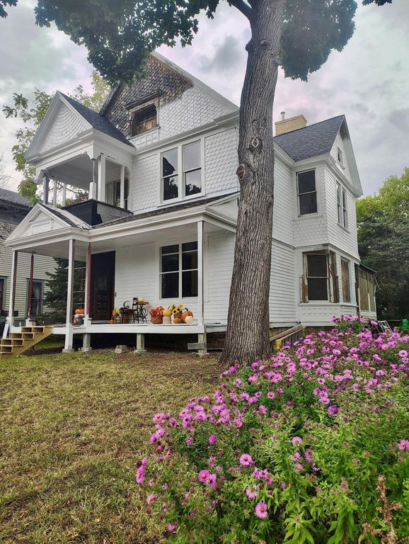 210 E Wabasha Street, Winona, MN 55987