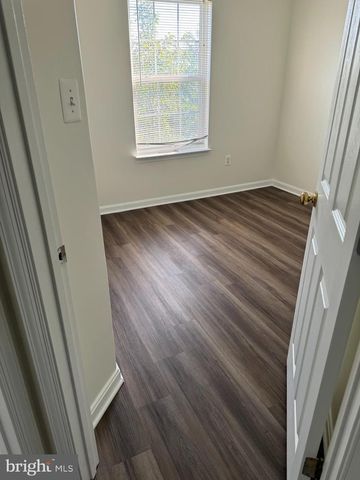 21105 MOSSY GLEN TER, Ashburn, VA 20147