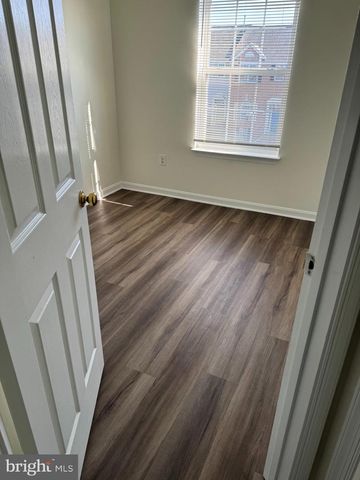 21105 MOSSY GLEN TER, Ashburn, VA 20147