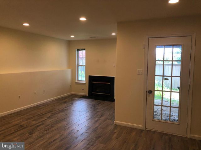 21105 MOSSY GLEN TER, Ashburn, VA 20147