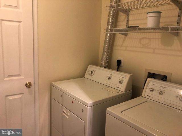 21105 MOSSY GLEN TER, Ashburn, VA 20147