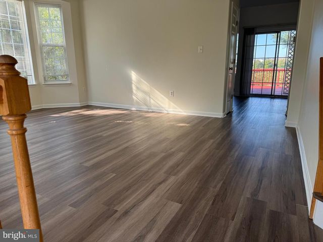 21105 MOSSY GLEN TER, Ashburn, VA 20147