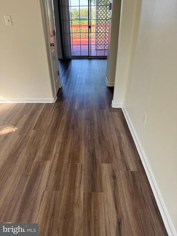 21105 MOSSY GLEN TER, Ashburn, VA 20147