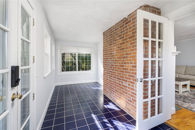 41 Spadina Avenue, Warwick, RI 02889