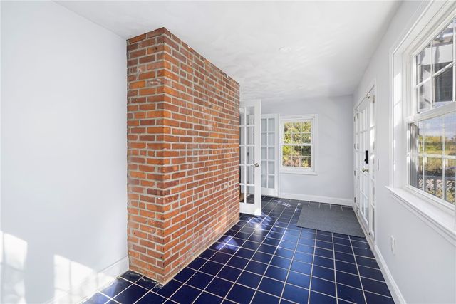 41 Spadina Avenue, Warwick, RI 02889