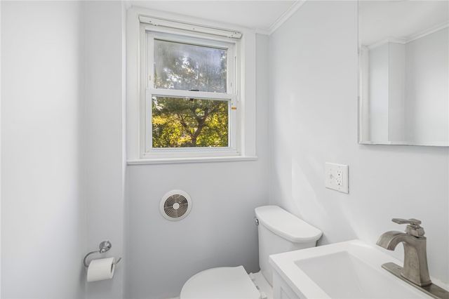 41 Spadina Avenue, Warwick, RI 02889