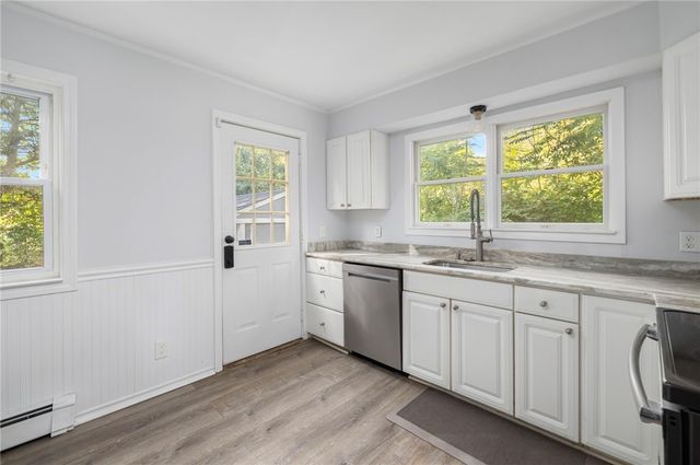 41 Spadina Avenue, Warwick, RI 02889