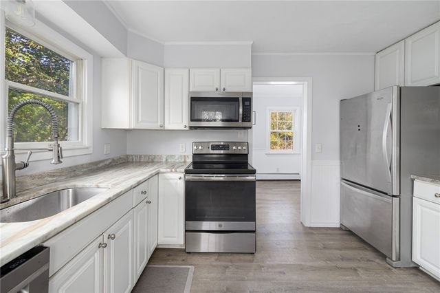 41 Spadina Avenue, Warwick, RI 02889