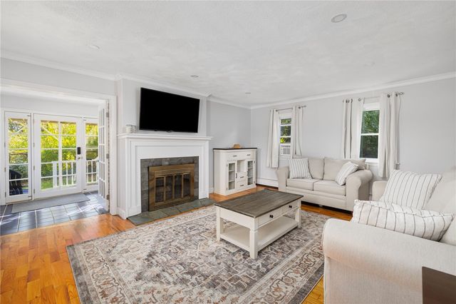 41 Spadina Avenue, Warwick, RI 02889