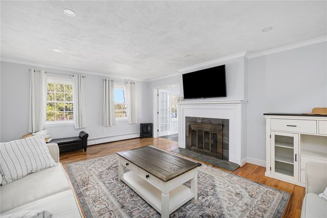 41 Spadina Avenue, Warwick, RI 02889