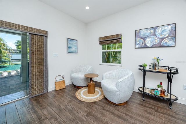 902 8TH AVENUE NW, Largo, FL 33770