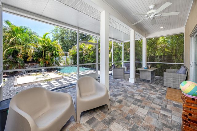 902 8TH AVENUE NW, Largo, FL 33770