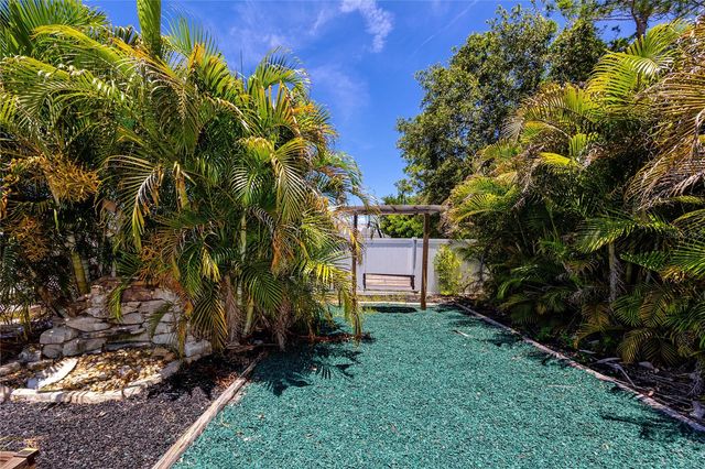 902 8TH AVENUE NW, Largo, FL 33770