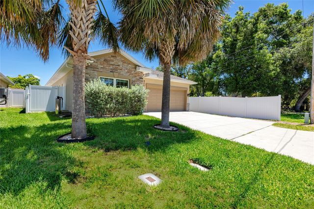 902 8TH AVENUE NW, Largo, FL 33770