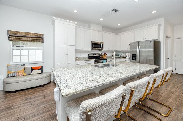 902 8TH AVENUE NW, Largo, FL 33770