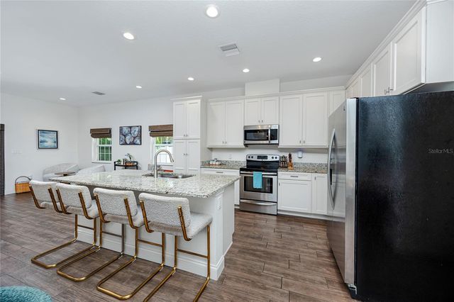 902 8TH AVENUE NW, Largo, FL 33770
