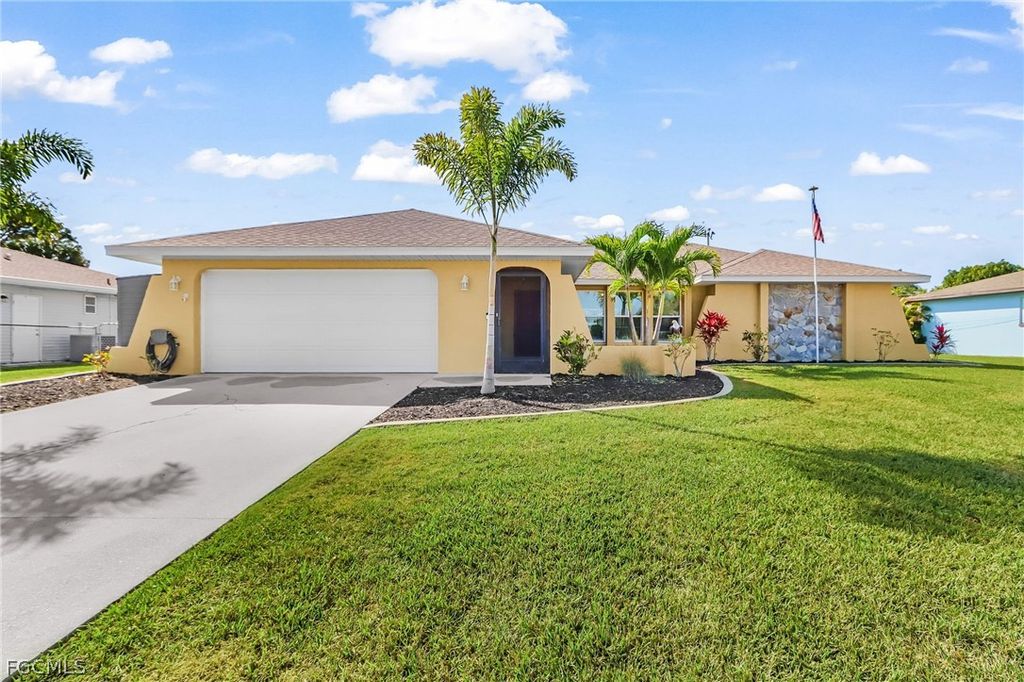 2114 Bolado PKWY, Cape Coral, FL 33990