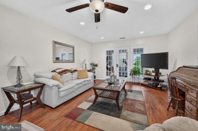 315 WAGON WHEEL CIR, Columbus, NJ 08022