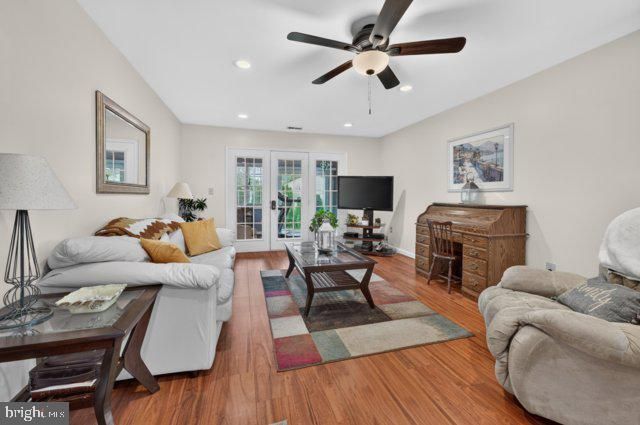 315 WAGON WHEEL CIR, Columbus, NJ 08022