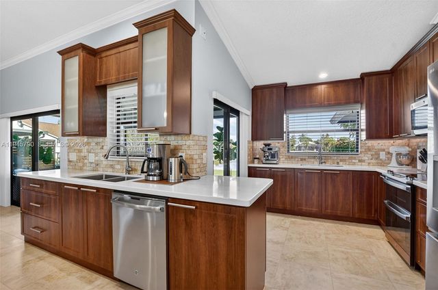 9943 Majorca Pl, Boca Raton, FL 33434