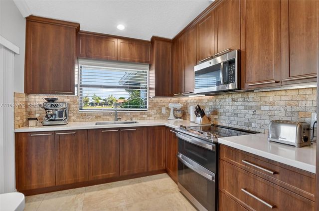 9943 Majorca Pl, Boca Raton, FL 33434