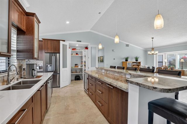 9943 Majorca Pl, Boca Raton, FL 33434