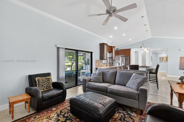 9943 Majorca Pl, Boca Raton, FL 33434