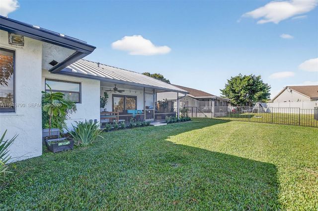 9943 Majorca Pl, Boca Raton, FL 33434