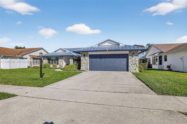 9943 Majorca Pl, Boca Raton, FL 33434