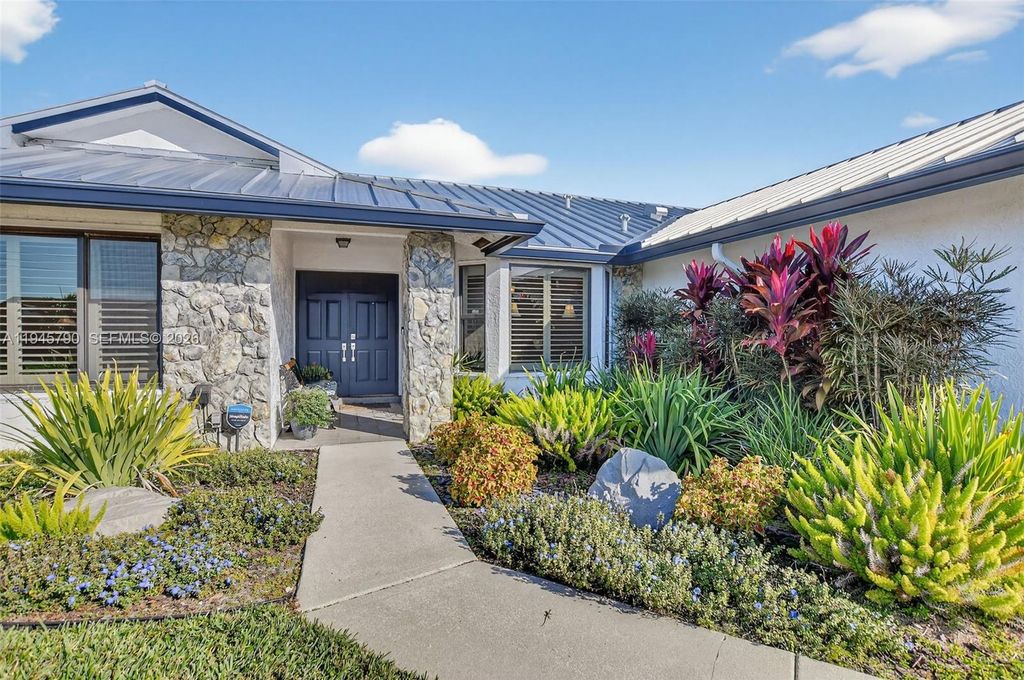 9943 Majorca Pl, Boca Raton, FL 33434